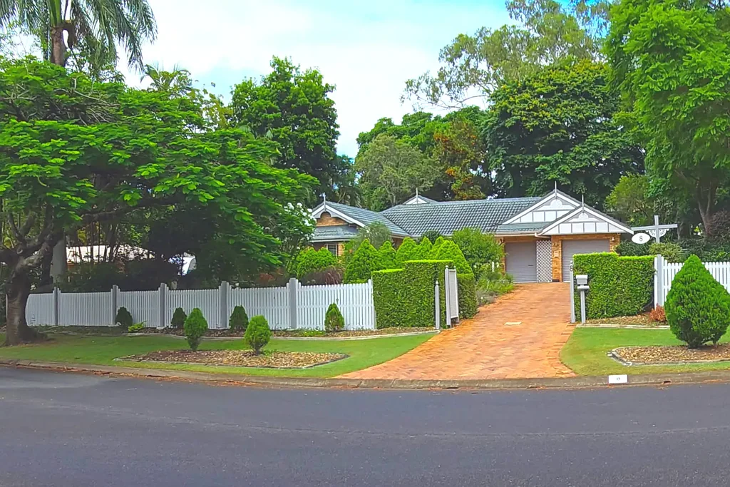 Forest Lake 4બેડરૂમ Charming Low-set Home on 1,593m² in Prestigious Renoir Crescent