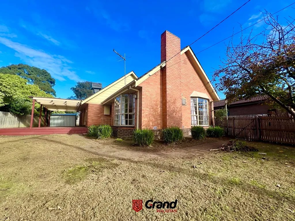 NEWLY RENOVATED, BEAUTIFUL 3 BEDROOM HOME IN A CONVENIENT LOCATION IN HAMPTON PARK !