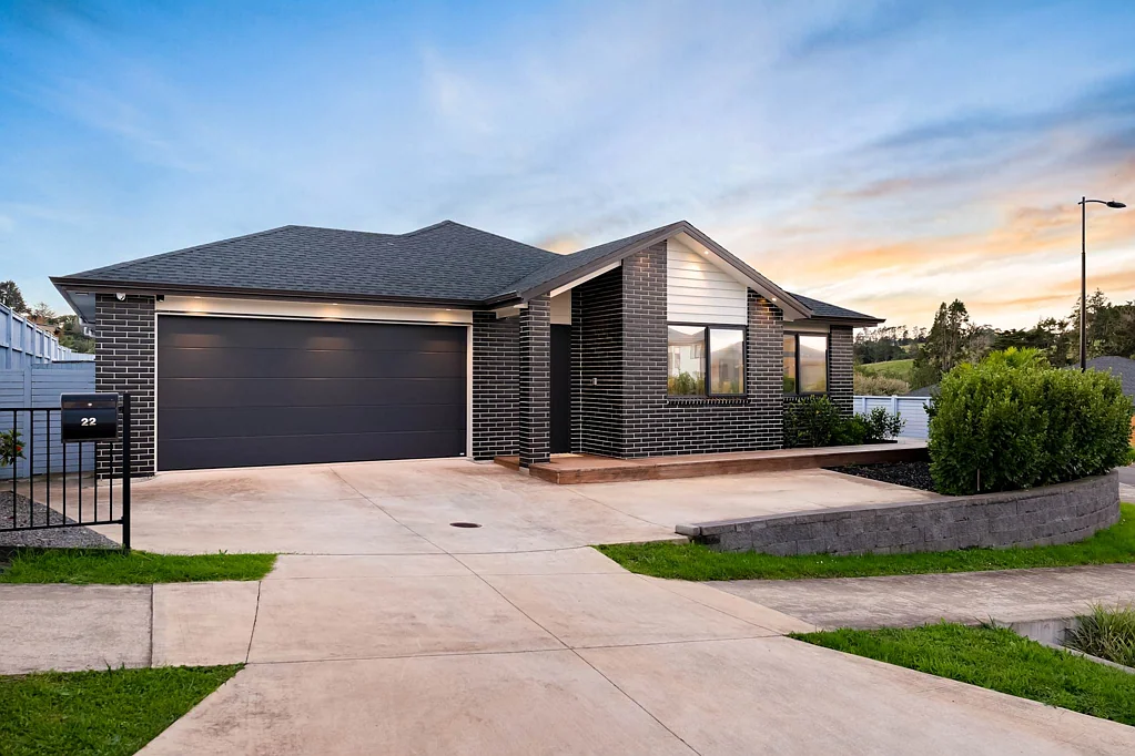 Swanson 5房  Extended Family Living Made Easy - A MUST SELL!