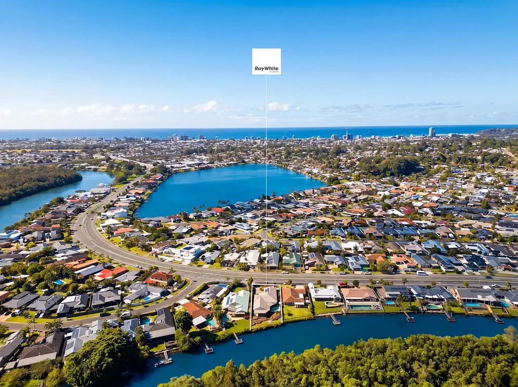 Elanora 4房  Timeless Waterfront Elegance - Renovated to an Exceptional Standard