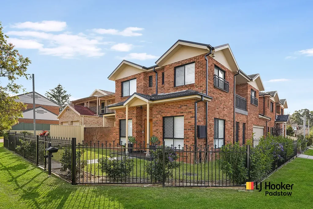 Revesby 4ਬੈੱਡਰੂਮ Move-In Ready Double Brick Home Ideal for the Growing Family
