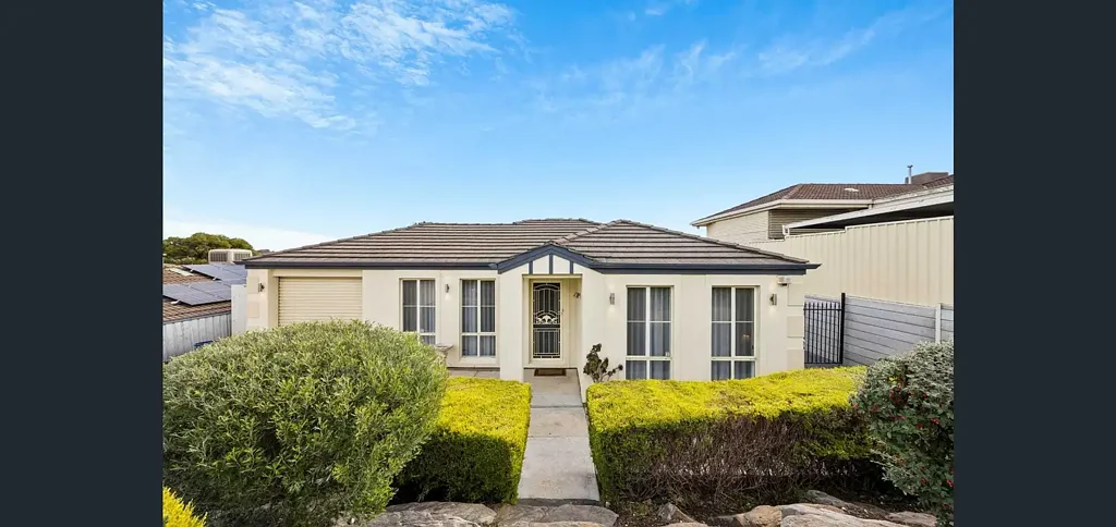Valley View 4chambre 3 Very Generous Living Areas – 4 Bedrooms – 2 Bathrooms – Huge Outdoor Living Area 4.5m x 9.6m