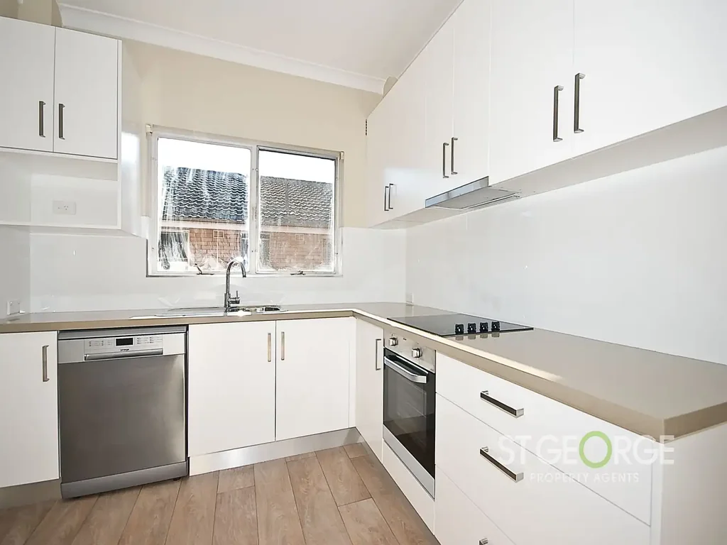 Sought after park-side location