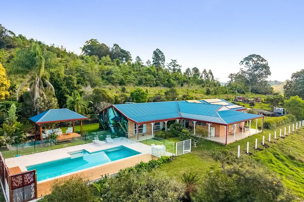 Fully Furnished Family Home with Paddocks, Pool & Country Lifestyle