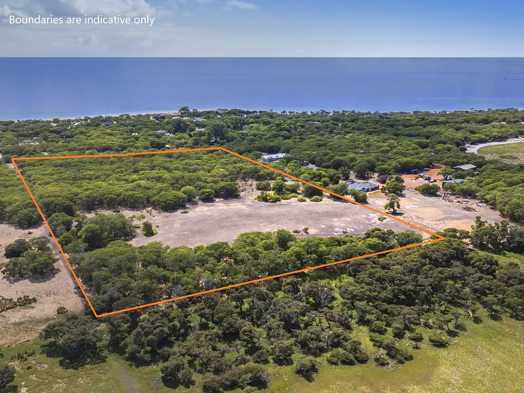 Kealy  EXPANSIVE LAND PARCEL NEAR SIESTA PARK BEACH