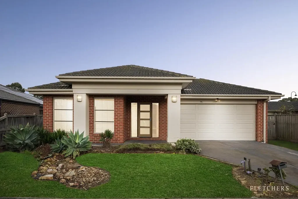Cranbourne East 4房 Cranbourne East 黄金地段的现代家庭生活！ Modern Family Living in a Prime Cranbourne East Location!
