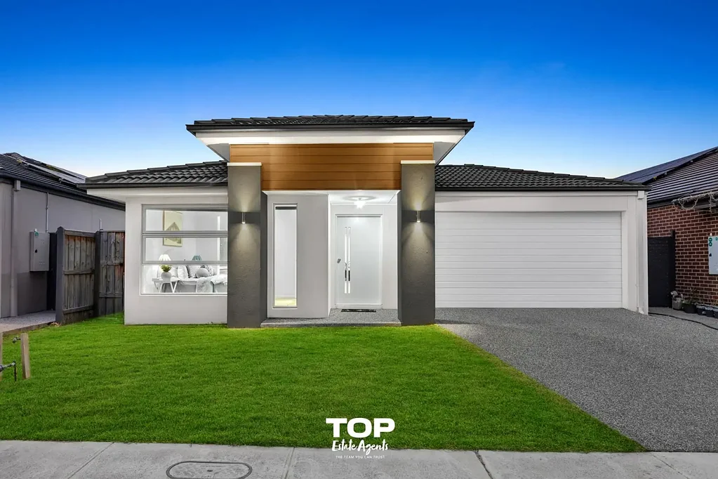 19 Azzam Street, Clyde North, VIC 3978
