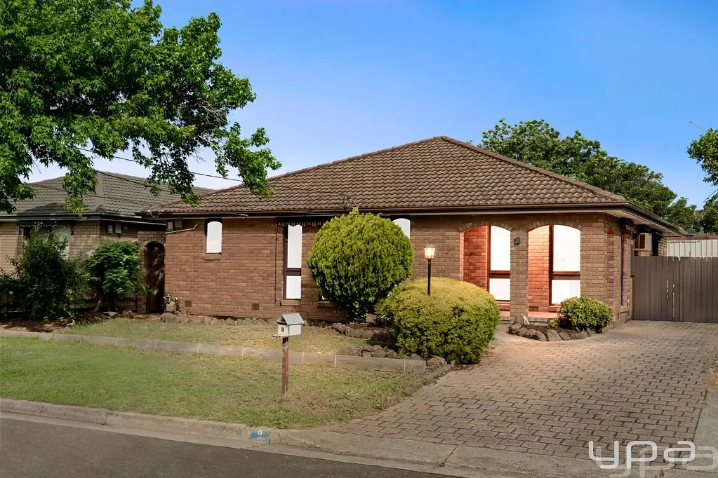 Werribee 3房 宽敞、时尚、扩建生活空间，位于Werribee安静小巷！ Spacious, Stylish & Extended Living in a Quiet Werribee Court!
