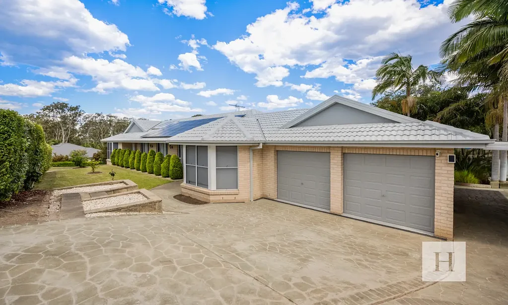 Wyee Point 4房  Immaculate Family Home - A True Entertainer's Delight - Completely Renovated