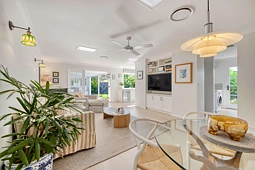 2/10 Pheasant Court, Miami