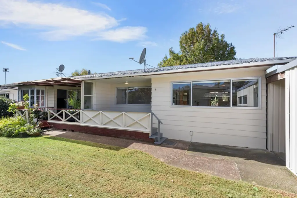 Te Atatu Peninsula 2 Bedroom Refreshed & Ready to Move In