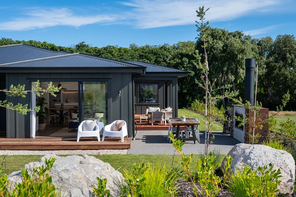 Kinloch 4房  Outstanding Lakefront Opportunity