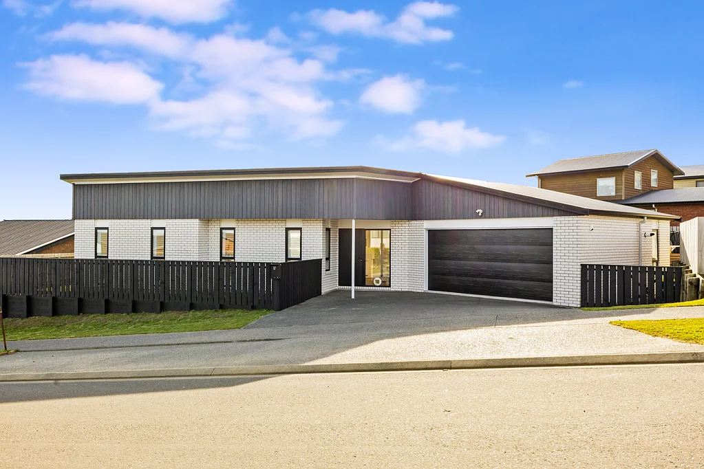 87 Cedarwood Street, Woodridge, Wellington