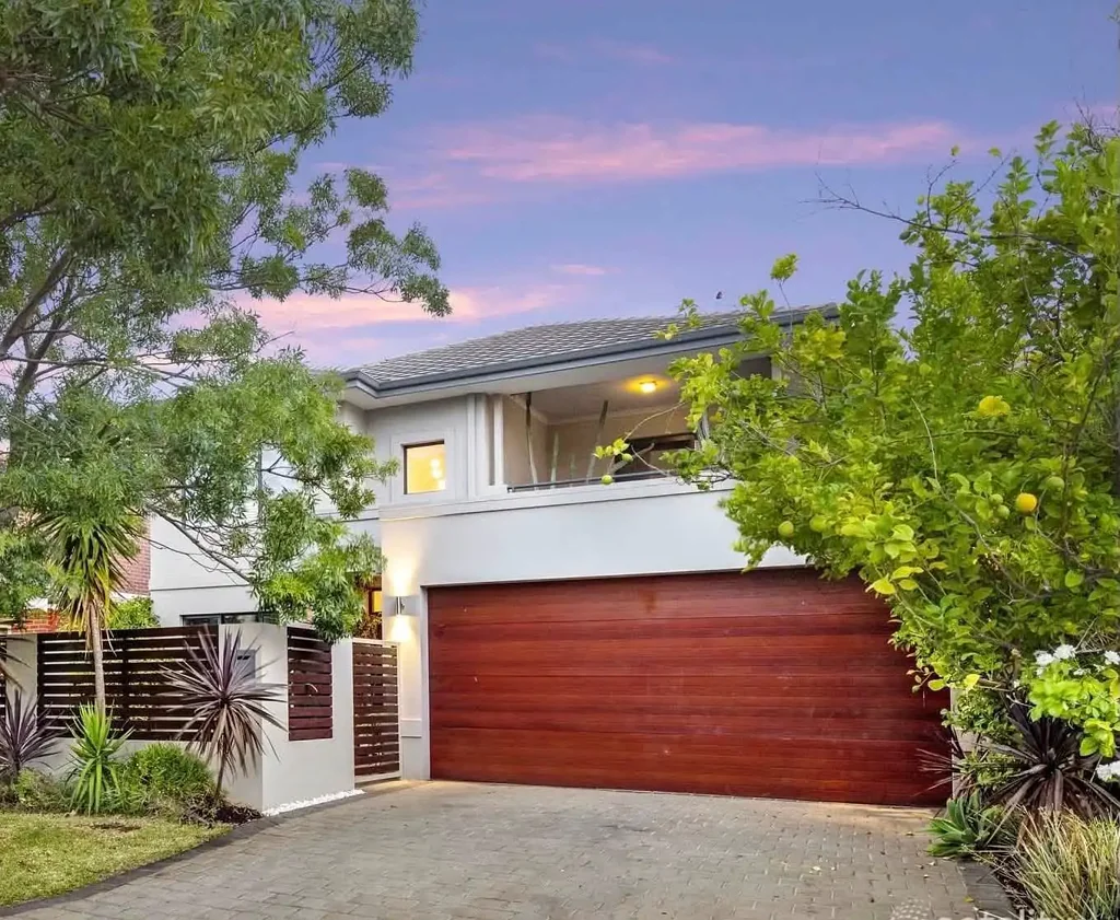 Maylands 5Kwarto Eccentric Two Storey Home in Maylands