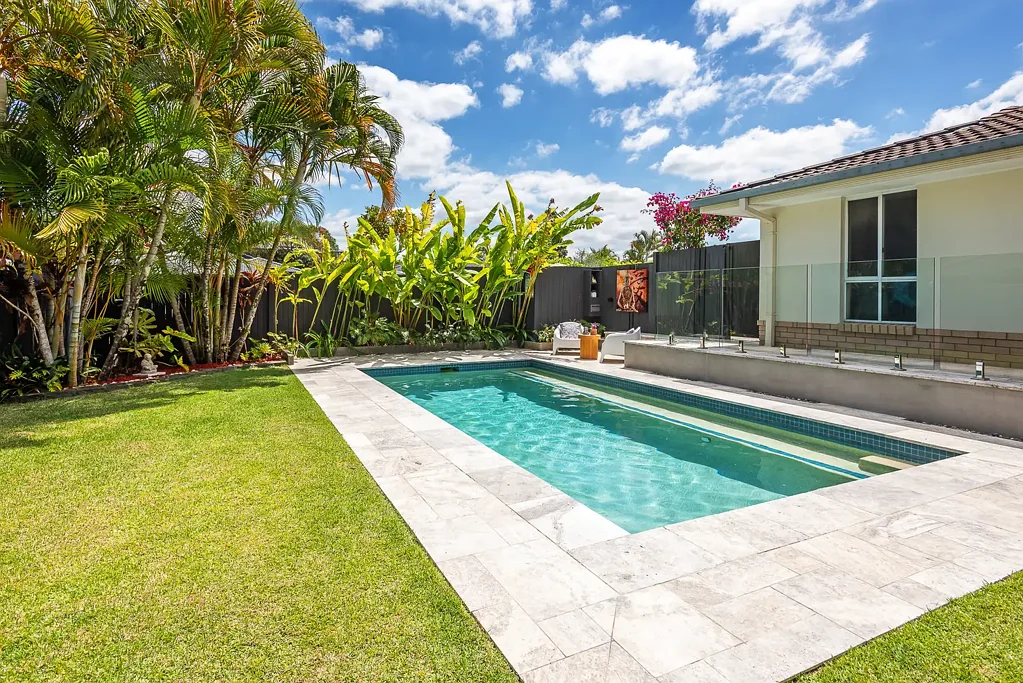 Maudsland 4Kwarto Spacious Family Living with a Stunning Pool, Solar & Leafy Surrounds