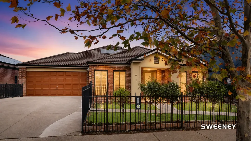 Caroline Springs 4房 宽敞的家庭生活，位于黄金地段，具有高度追捧的商业潜力 Spacious Family Living with Highly Sought-After Business Potential in Prime Location