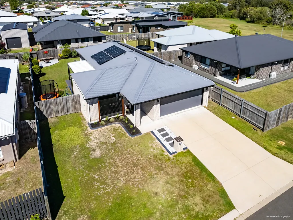 19 Sailaway Circuit, Eli Waters, QLD 4655