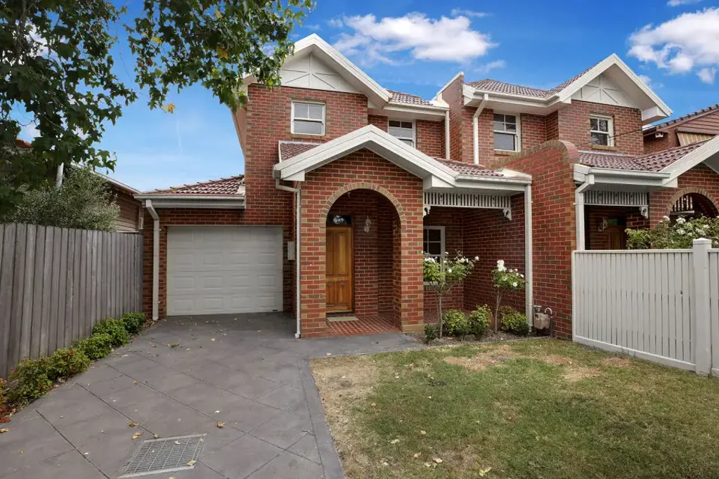 Modern 4-bedroom Bentleigh Wonder!