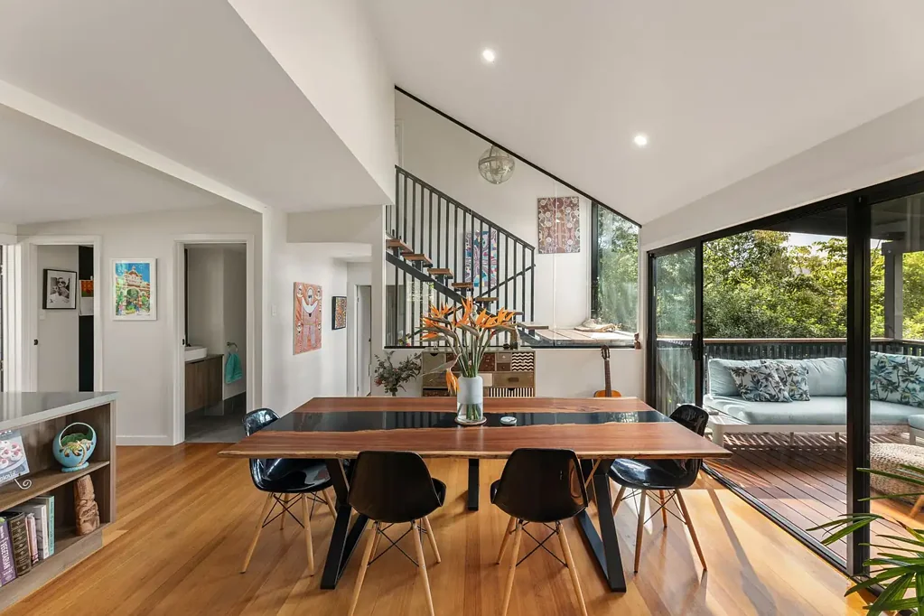Indooroopilly 5 Bedroom Architectural Elegance Meets Relaxed Family Living