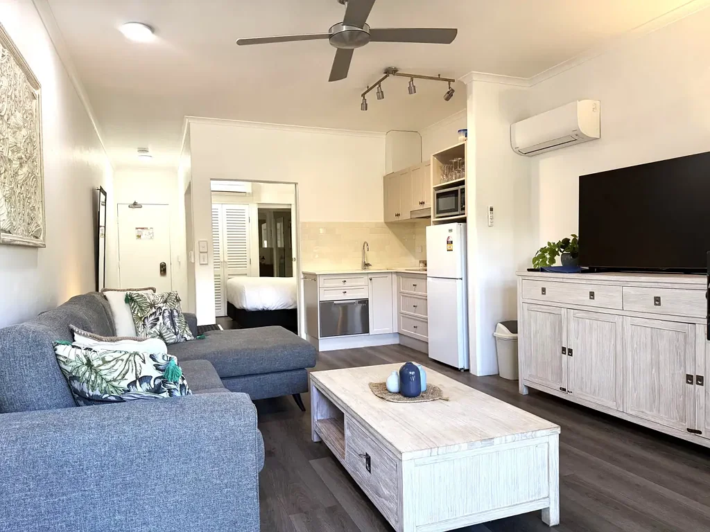 Port Douglas 1બેડરૂમ STEPS TO TOWN AND POOL. GROUND FLOOR IMMACULATE 1 BEDROOM APARTMENT