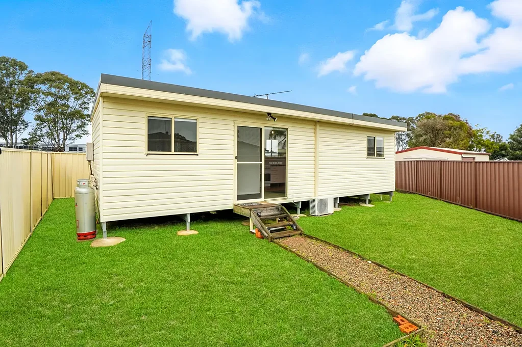 Granny Flat With Off- Street Parking