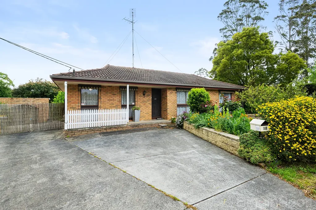 13 Hermitage Avenue, Mount Clear, VIC 3350