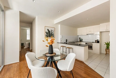 2/15 Exploration Lane, Melbourne, VIC 3000, 3 Bedrooms, 2 Bathrooms, Apartment