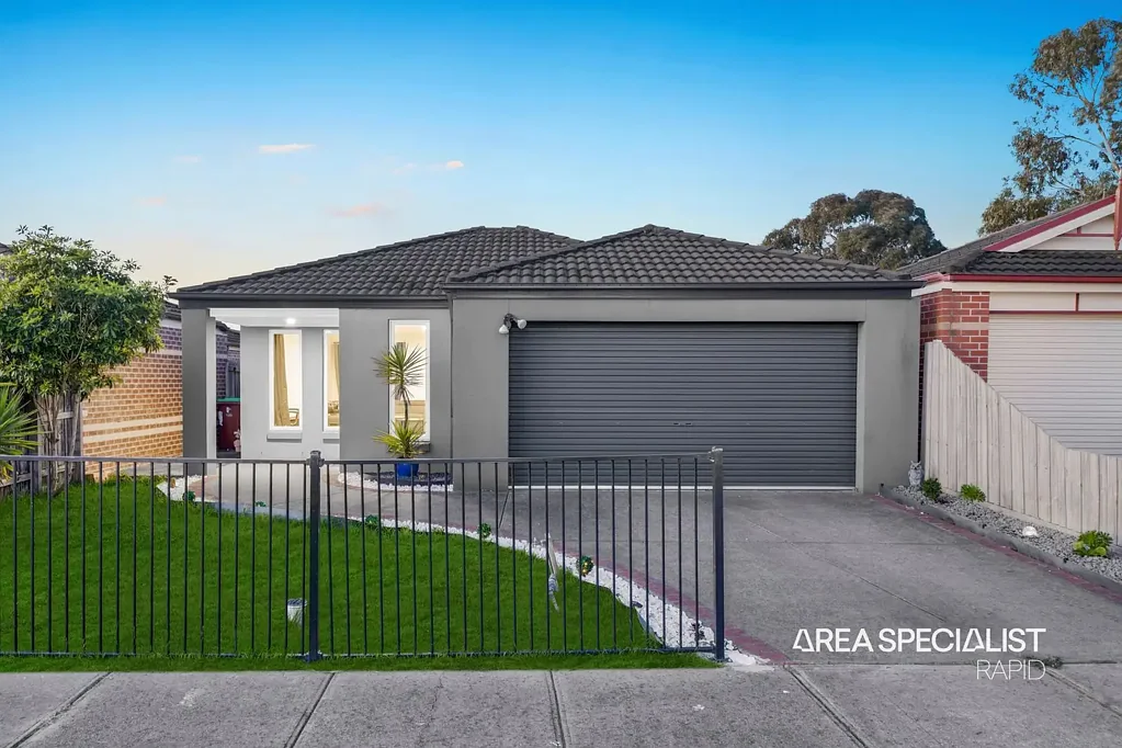 Cranbourne West 3 Slaapkamer The Brief:
Spacious Family Living with Exceptional Outdoor Entertaining