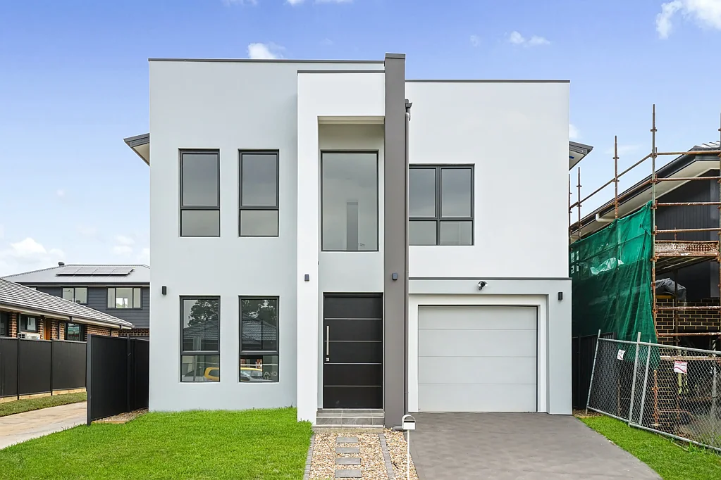Austral 5ਬੈੱਡਰੂਮ STUNNING BRAND NEW HOUSE: 5 BEDROOMS,3 BATHROOMS READY TO MOVE !!!