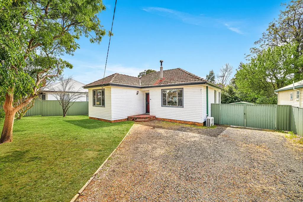 Muswellbrook 3Phòng ngủ Great Location with Plenty of Potential