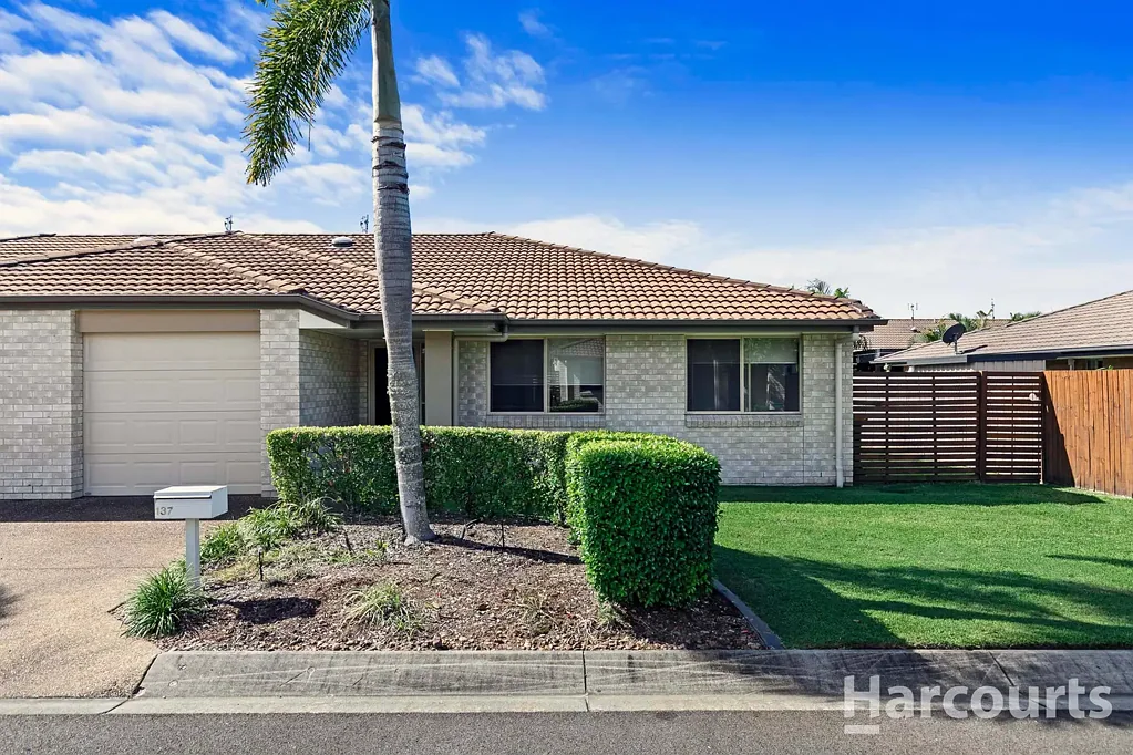 Urangan 3房  Single-Level Living in a Premium Setting!