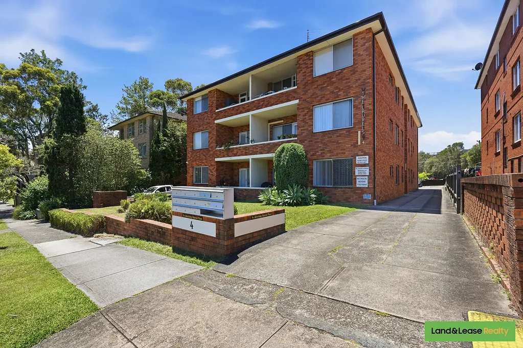 Kogarah 2ห้องนอน Northwest corner, Full Brick Ground Floor Apartment in a Boutique block of 12 units only