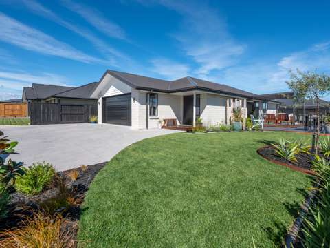 Wharewaka 4房  Near new home with an amazing garden retreat