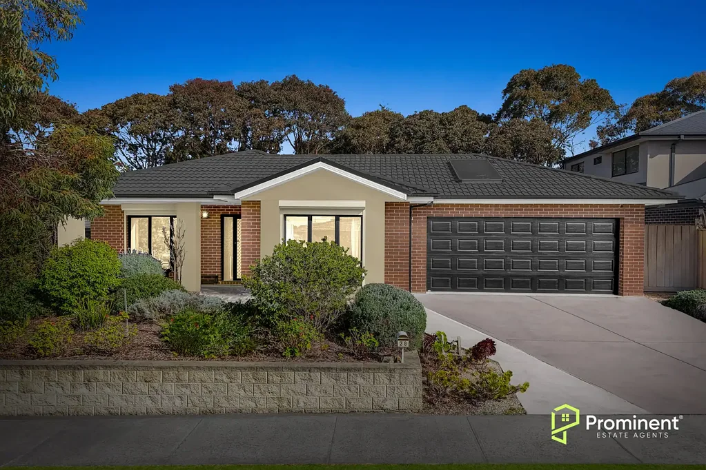 Cranbourne East 4 Bedroom Beautifully Designed Family Home with Exceptional Street Appeal in Mayfield Estate