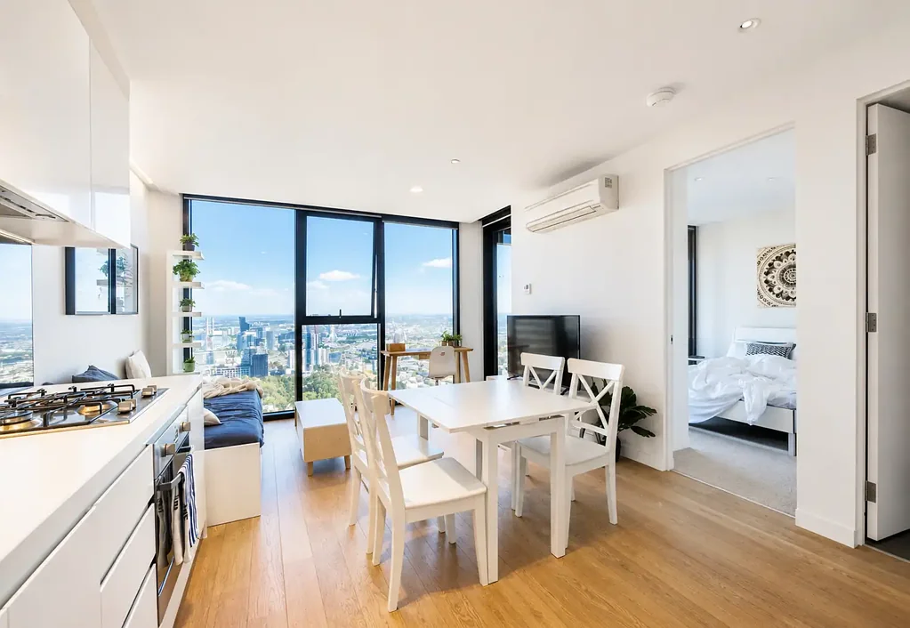 Fully Furnished 1 Bedroom Apartment Sky-High Living in Imagine Lighthouse