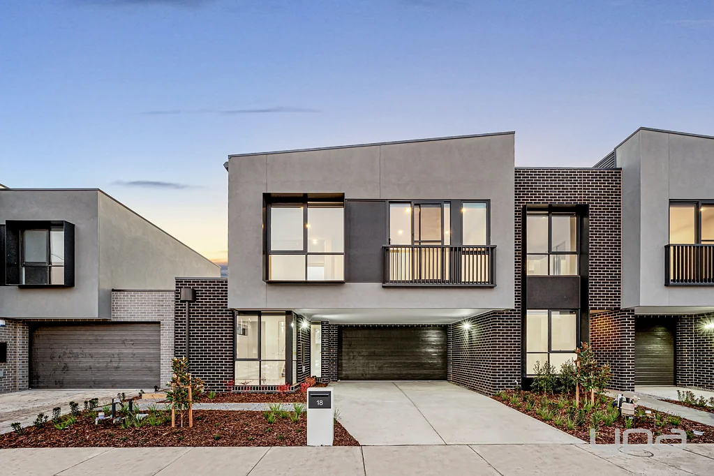 18 Plains Circuit, Aintree, VIC 3336