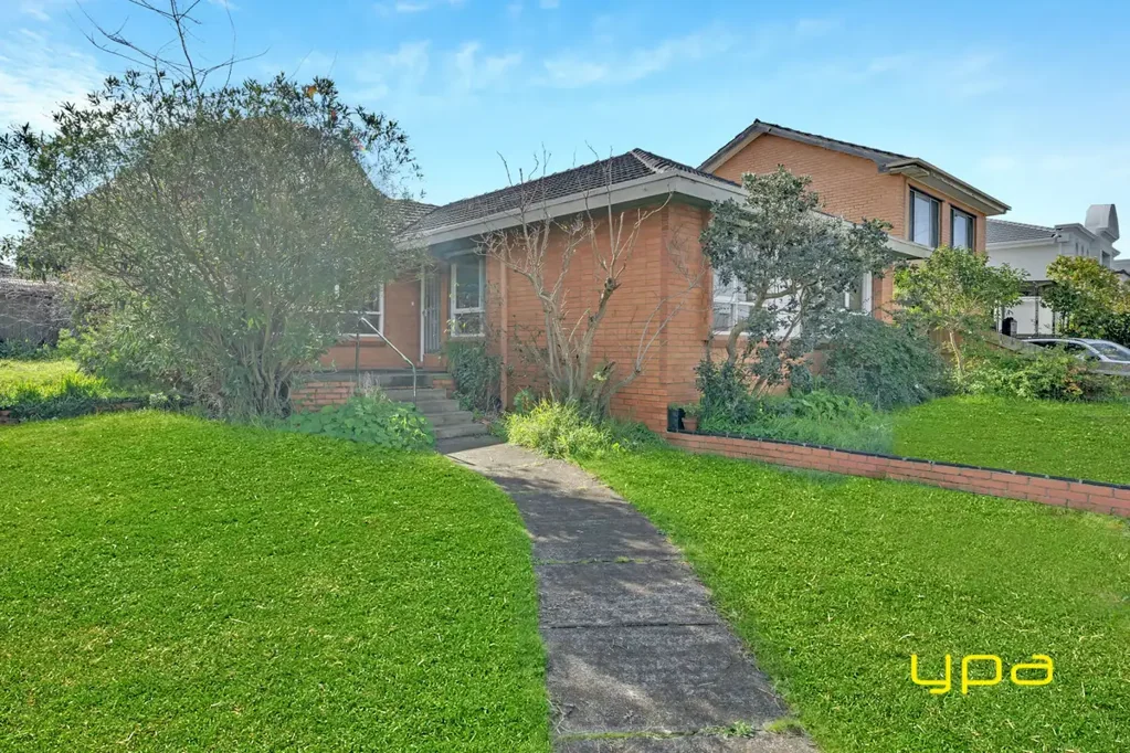 Charming 3-Bedroom Home in a Highly Connected Glen Waverley Location