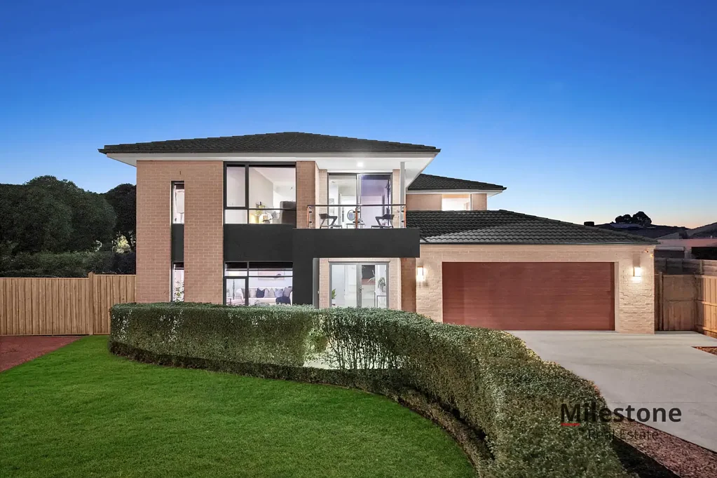 Lyndhurst 5 Bedroom Unrivalled Grand Family Living: Where Space, Quality & Location Merge Perfectly!