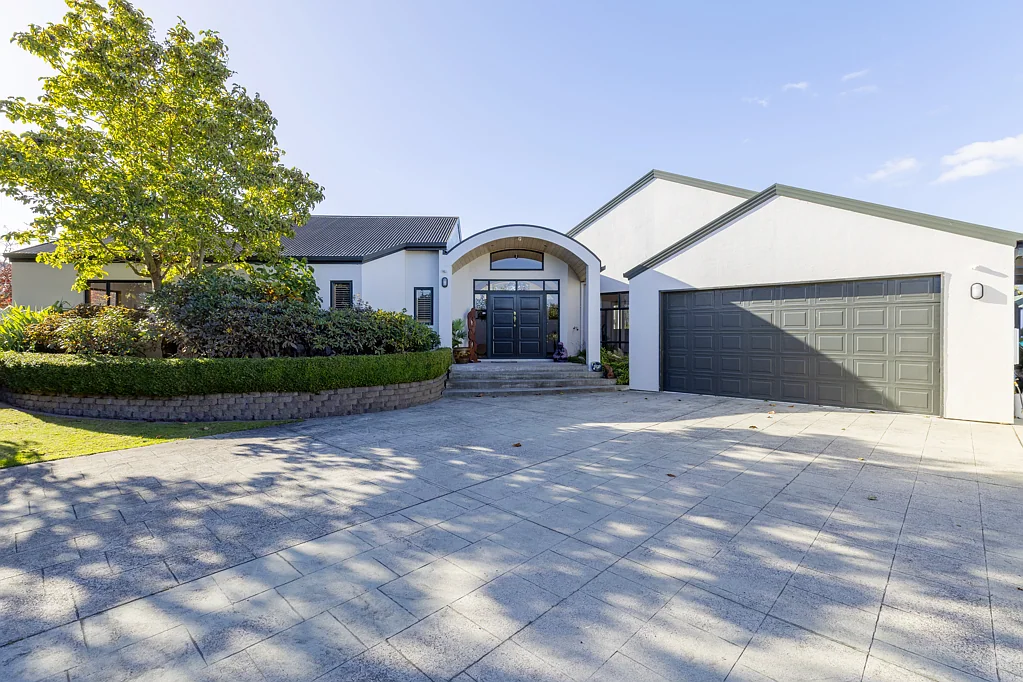 Hilltop 3 Bedroom Luxury meets lifestyle