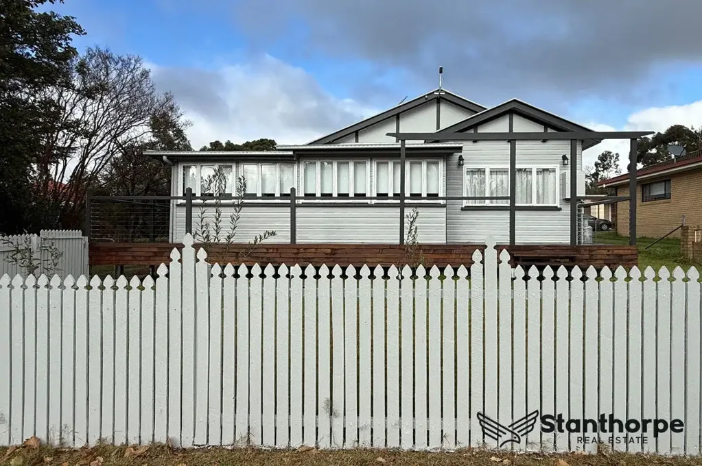 Stanthorpe 3房  Space, Comfort and Convenience, Spacious 3 Bedroom Home with Entertainer’s Deck on an impressive 1,846m2 Block