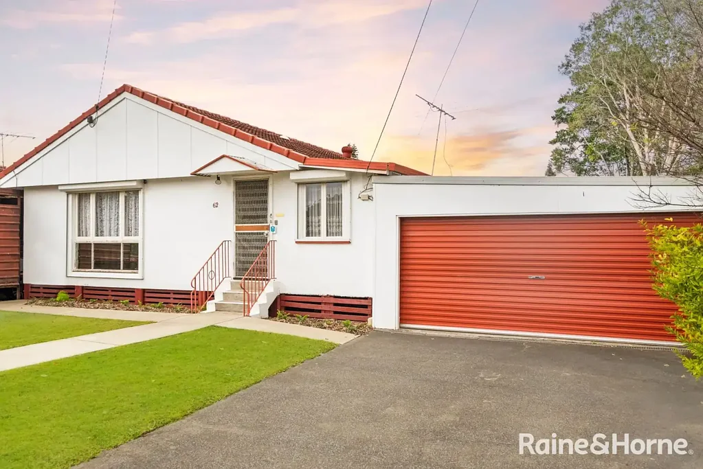 Spacious Family Home with Solar & Battery - No power Bills ???