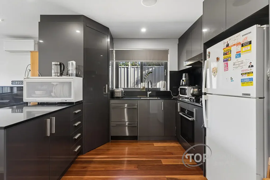 Willetton 2部屋 RENOVATED HOME WITH MASSIVE REAR GARAGE/WORKSHOP!
