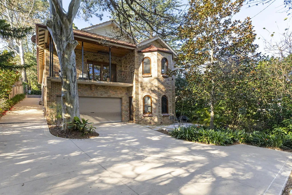 Normanhurst 6房 一处非凡物业，三套住宅，以及卓越的分割潜力 (STCA) One remarkable property, three residences and exceptional subdivision potential (STCA)