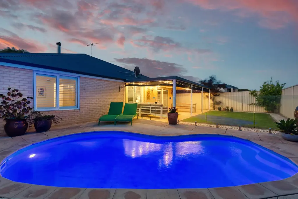 11 Roxburgh Circle, Kinross, WA 6028