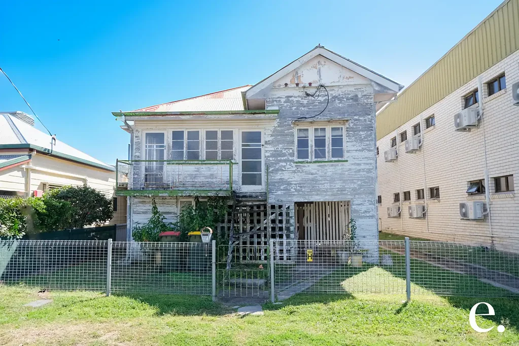 Allenstown 4 Bedroom Builders, Flippers & Dreamers - Take Note!