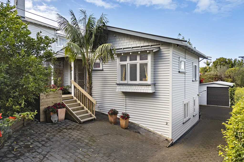 Devonport 3Habitaciones Freehold Character Home w/ Garage!