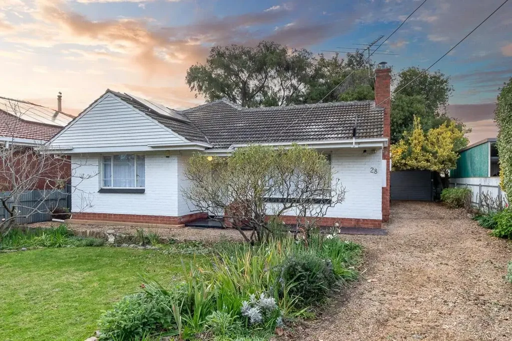 Well-Maintained Two Bedroom Home in Great Location!