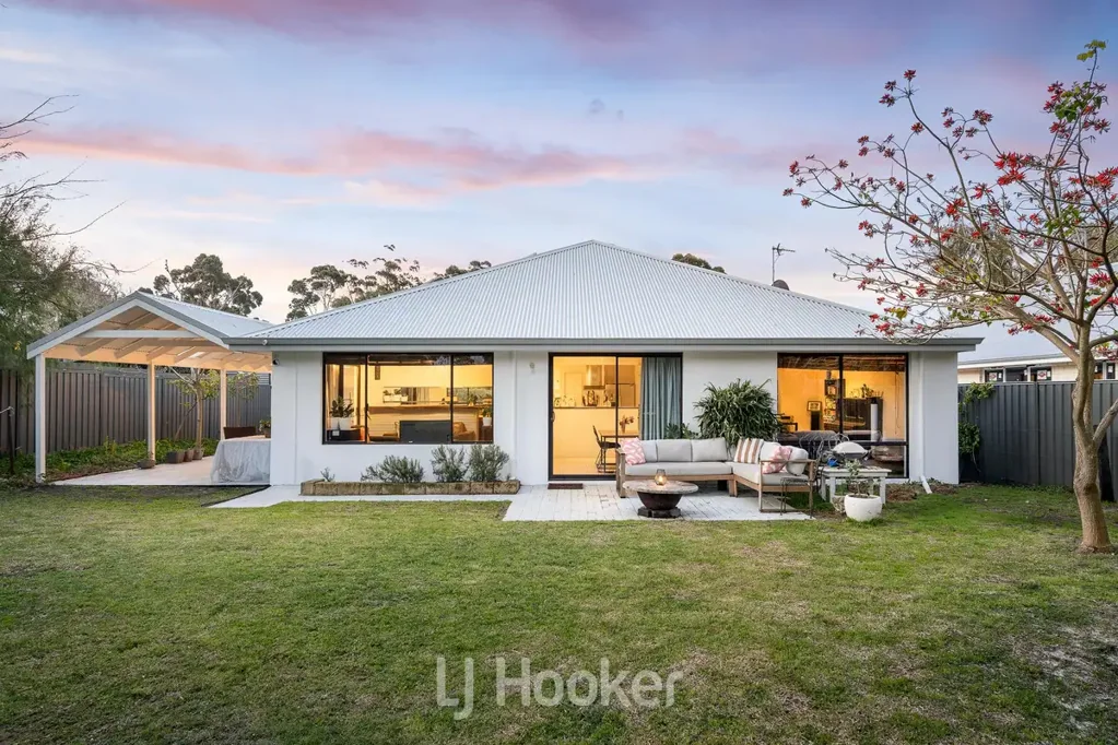 Dunsborough 4 Slaapkamer Family Living with Golf Course Views in the Heart of Dunsborough