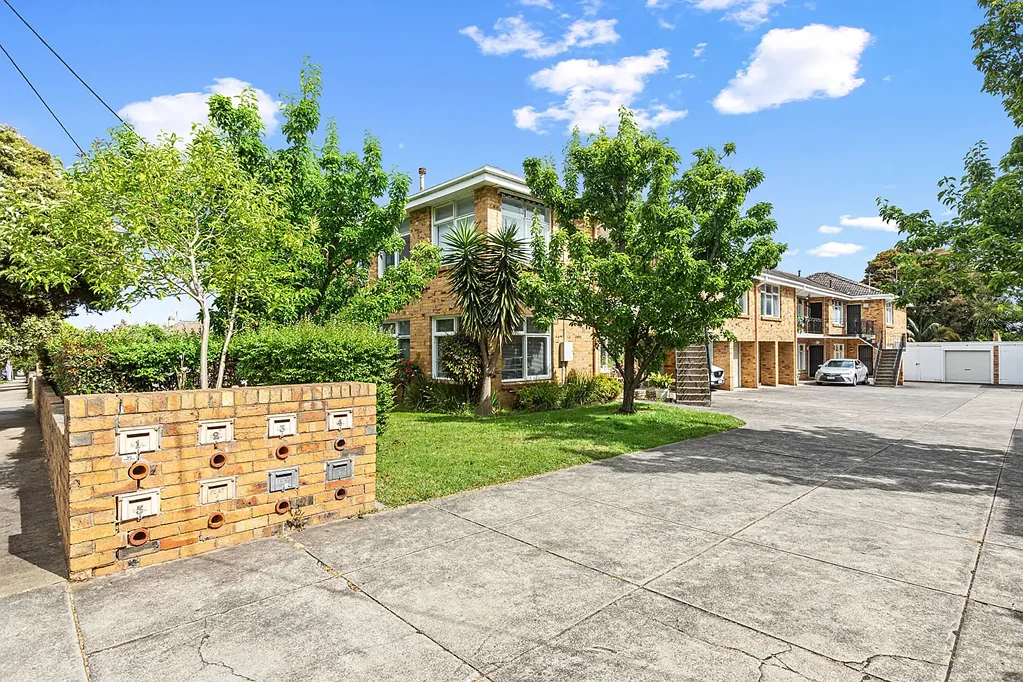 Charming 2-Bedroom Apartment in Prime Elsternwick Location