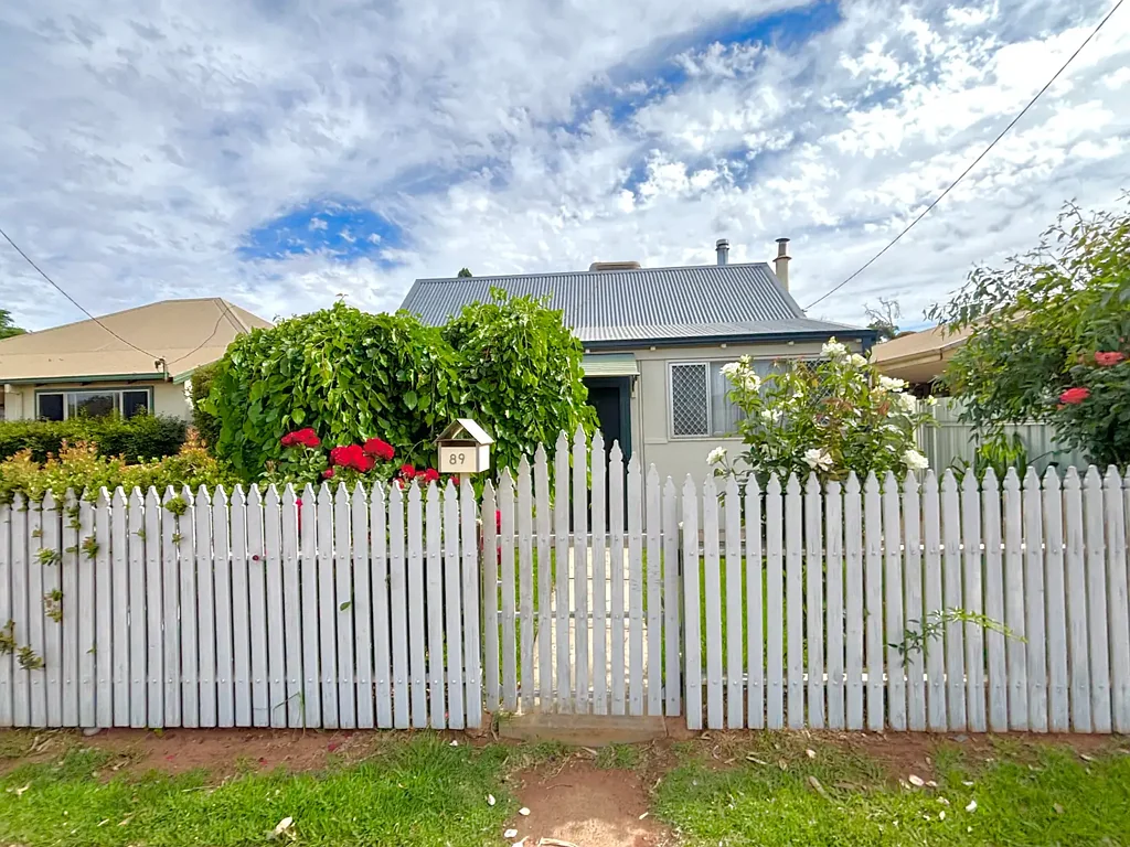 White Picket Fence - Family Home